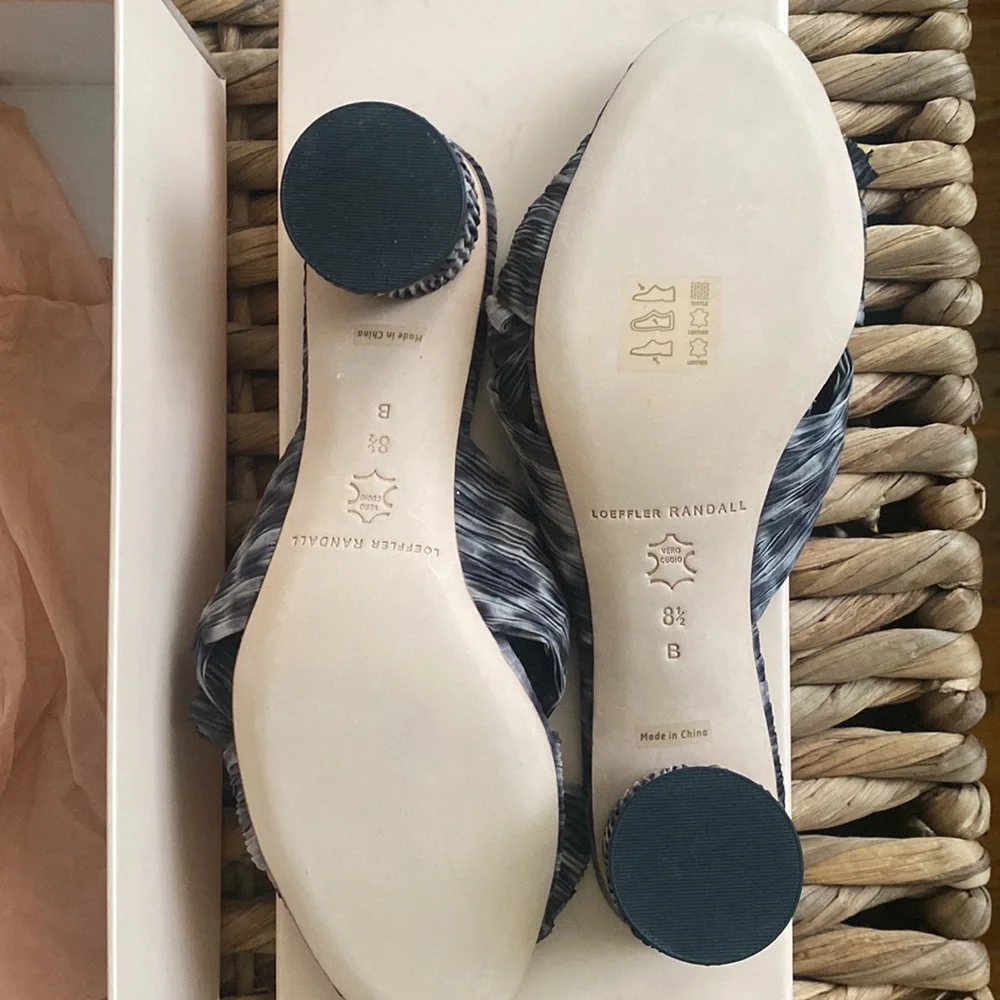 Only tired on once brand new Loeffler Randall open to sandals with cutest bow - Picture 5 of 12